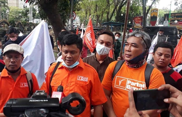 may_day_2025_buruh_sumut_tuntut_gubernur_wujudkan_rumah_layak_dan_murah