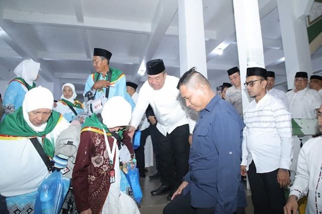 241_jemaah_haji_asahan_kloter_7_dilepas_terbang_ke_madinah_29_april