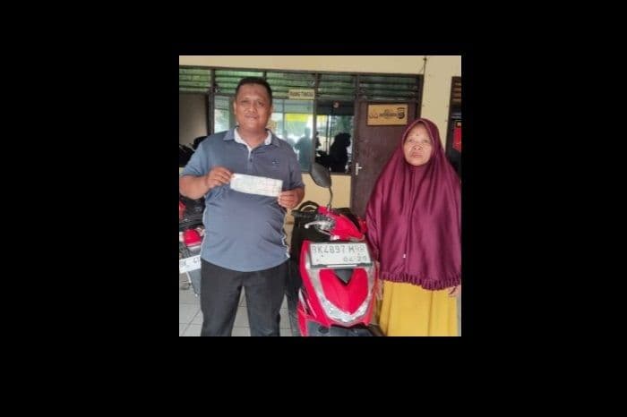 curi_motor_terekam_cctv_pelaku_kabur_tinggalkan_honda_beat_di_tanjung_morawa