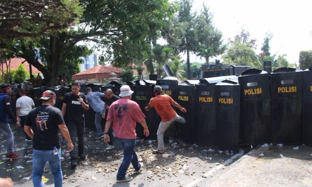 jelang_peringatan_may_day_2026_polres_tebing_tinggi_gelar_simulasi_sispam_kota