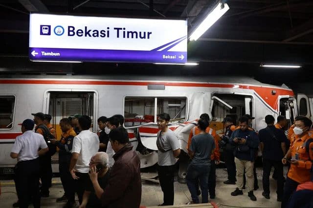 13_perjalanan_ka_jarak_jauh_dibatalkan_usai_kecelakaan_di_bekasi_timur