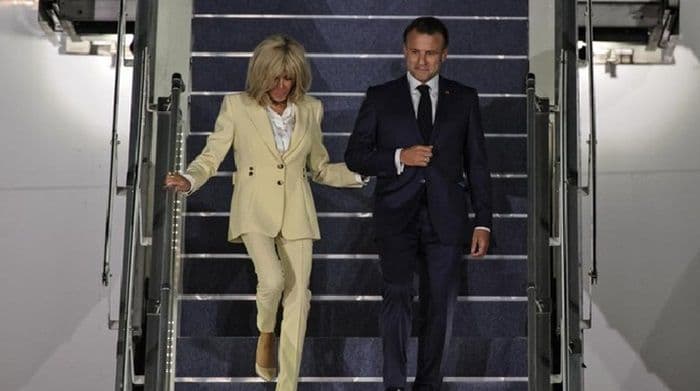 presiden_prancis_emmanuel_macron_tiba_di_indonesia_usai_insiden_viral_dengan_istri
