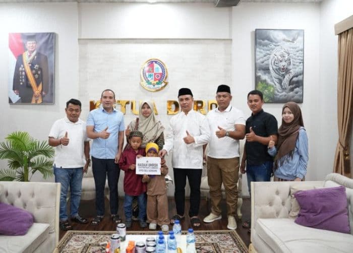 guru_ngaji_penolak_narkoba_di_deli_serdang_diberangkatkan_umroh_oleh_dprd