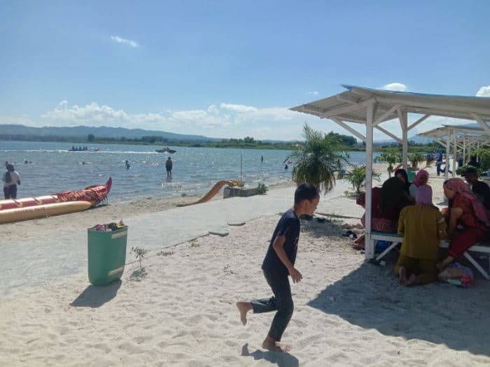 pengelola_pantai_pasir_putih_parparean_minta_pemkab_toba_edukasi_pelaku_wisata