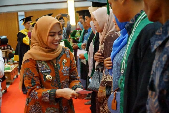 bupati_labuhanbatu_ajak_lulusan_unisla_ciptakan_peluang_bukan_hanya_cari_kerja