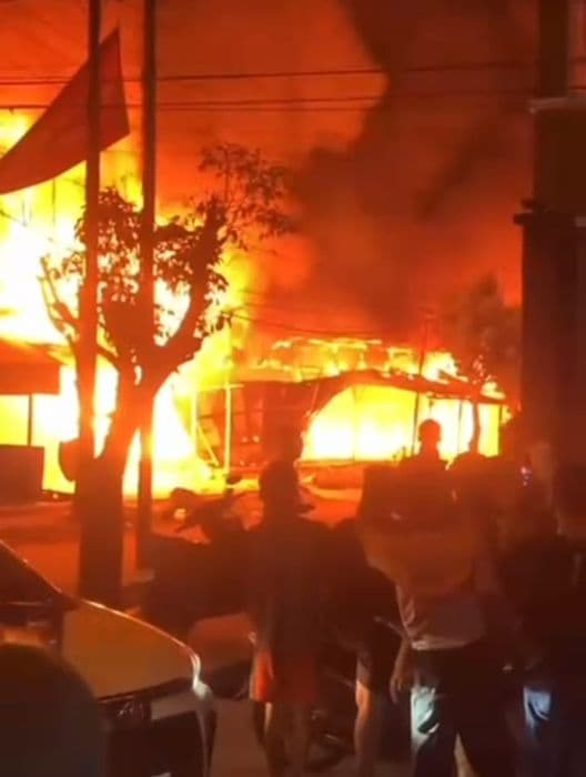 kios_di_lubuk_pakam_hangus_terbakar_diduga_akibat_korslet_listrik