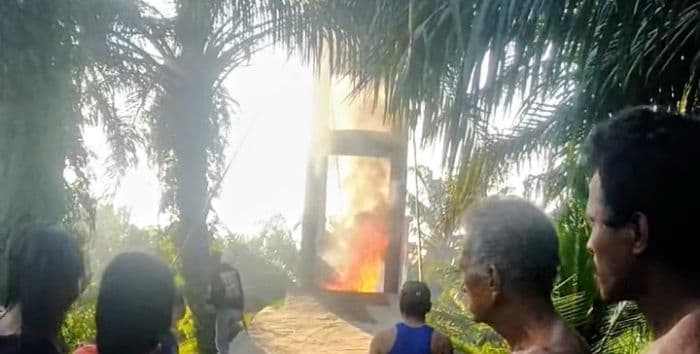 jembatan_gantung_mandarsah_di_batu_bara_hangus_terbakar_polisi_selidiki_penyebab