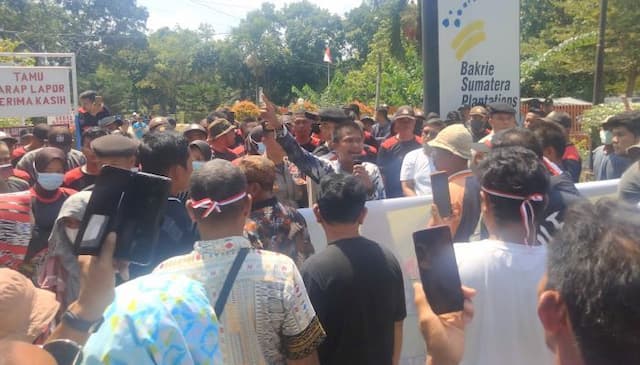 tuntut_kepastian_status_lahan_demo_petani_di_kantor_pt_bsp_kisaran_nyaris_ricuh_