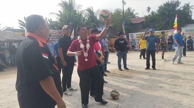 turnamen_voli_hut_ri_ke80_di_stm_hilir_hanya_dua_kades_hadir_dari_15_yang_diundang