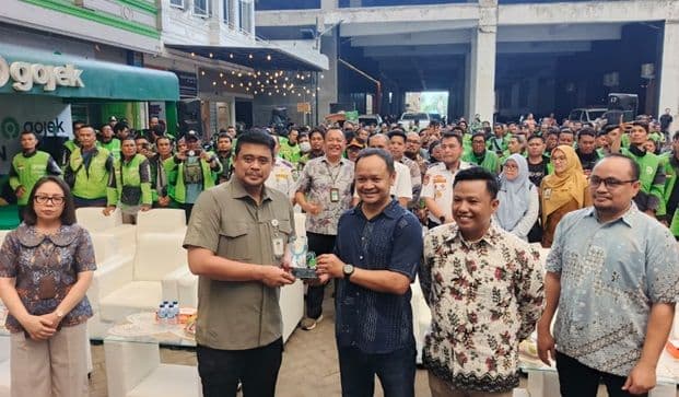 bobby_tinjau_cek_kesehatan_gratis_mitra_gojek_dorong_bpjs_ditanggung_aplikator