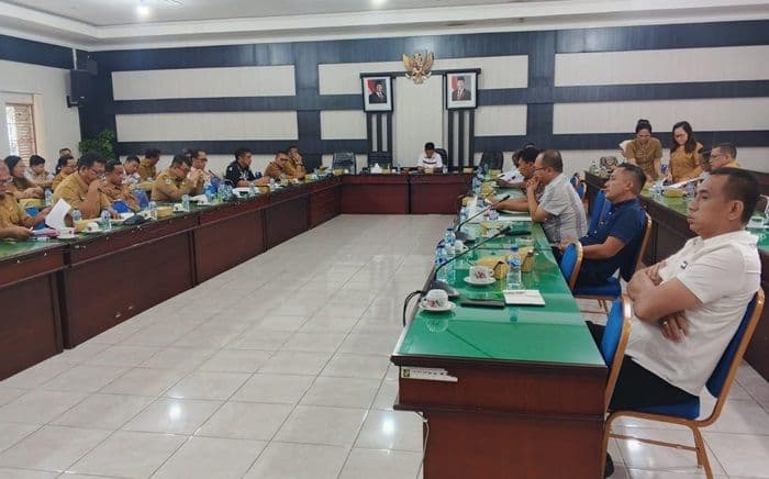 dprd_simalungun_soroti_jalan_sampah_dan_layanan_publik_dalam_pembahasan_lpj_bupati