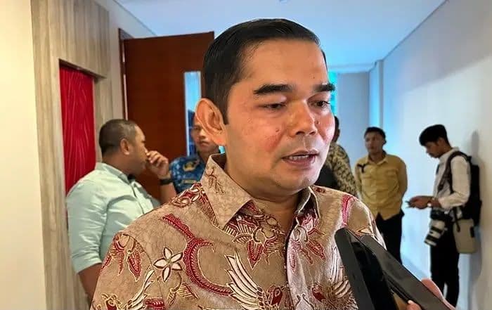 bobby_nasution_walk_out_saat_rapat_paripurna_wakil_ketua_dprd_sumut_beri_penjelasan