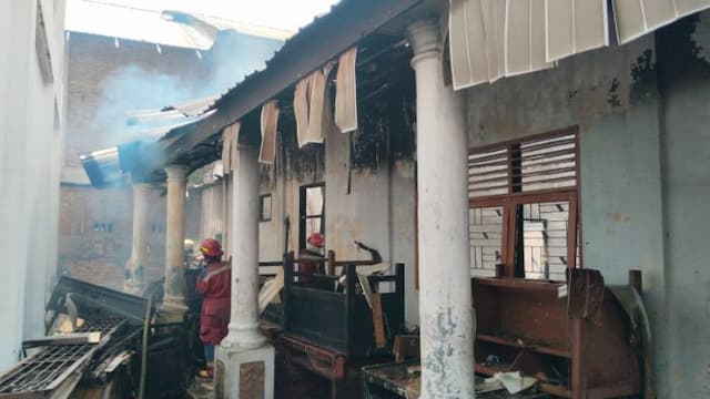 kebakaran_smpn_9_tebing_tinggi_ruang_kelas_dan_gudang_hangus_saat_jam_belajar