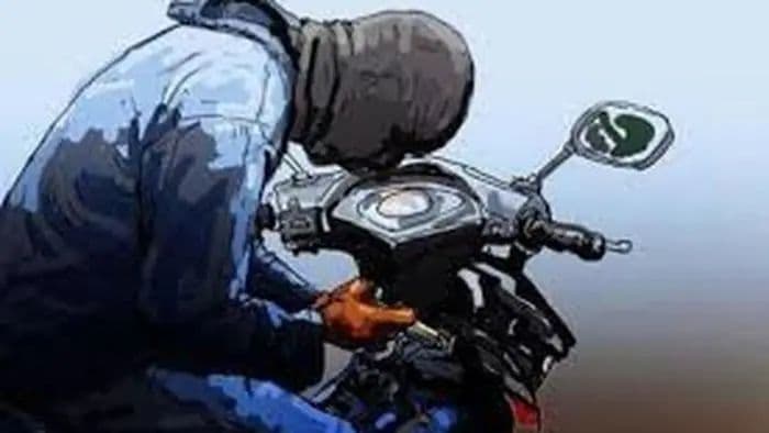 motor_raib_saat_di_parkiran_minimarket_lubuk_pakam