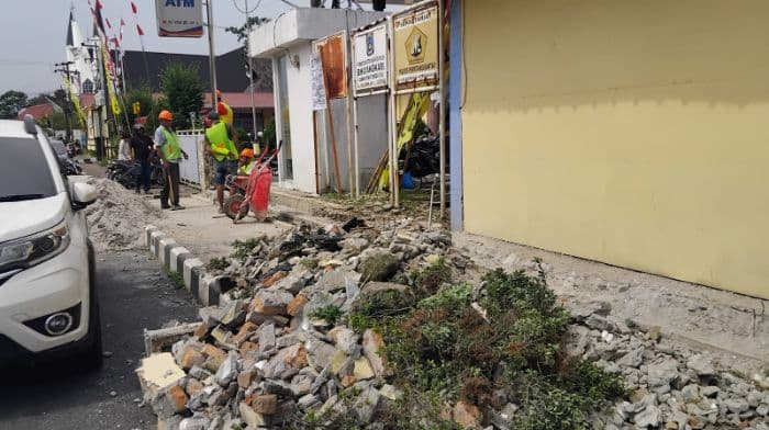 pemko_siantar_gelontorkan_rp400_juta_untuk_rehabilitasi_pagar_dan_gapura_polres