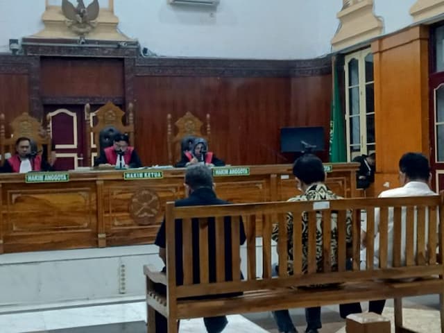 tiga_terdakwa_korupsi_kapal_tunda_dihukum_5_hingga_10_tahun_penjara