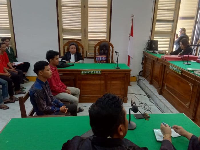 vonis_pemaafan_dua_pemuda_kasus_bbm_subsidi_di_spbu_simpang_pos_medan_berkekuatan_hukum_tetap