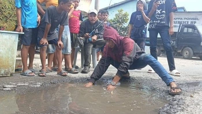 hampir_seperempat_dari_1398_km_jalan_di_asahan_rusak_berat