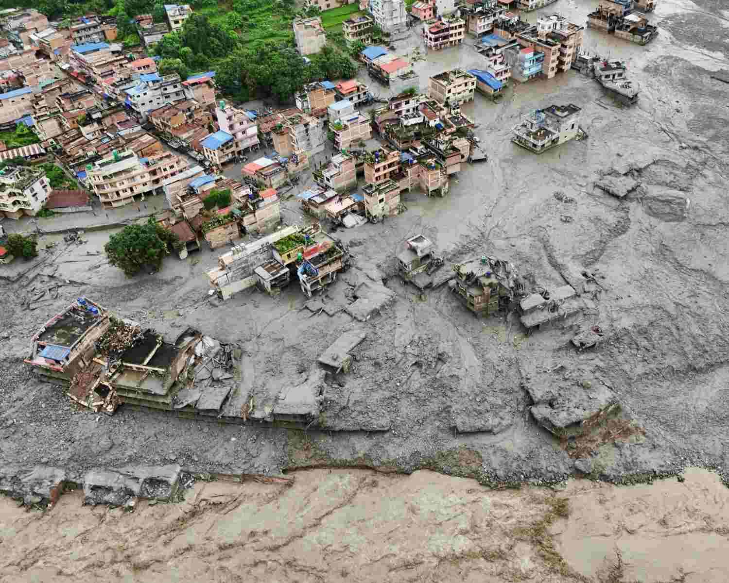 korban_banjir_bandang_nepal_bertambah_jadi_392_orang