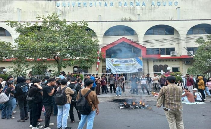 mahasiswa_uda_gelar_aksi_lanjutan_tuntut_kampus_dan_datangi_lldikti