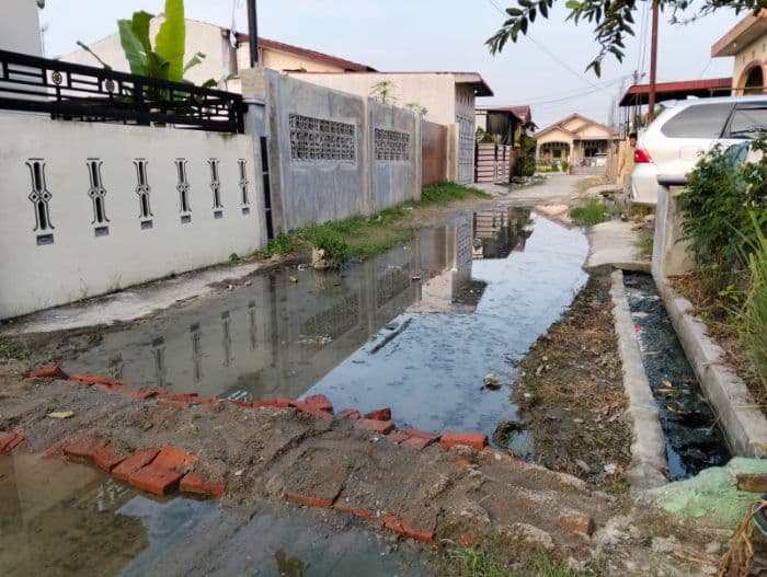 saluran_air_terputus_jalan_di_lubuk_pakam_berubah_mirip_kolam