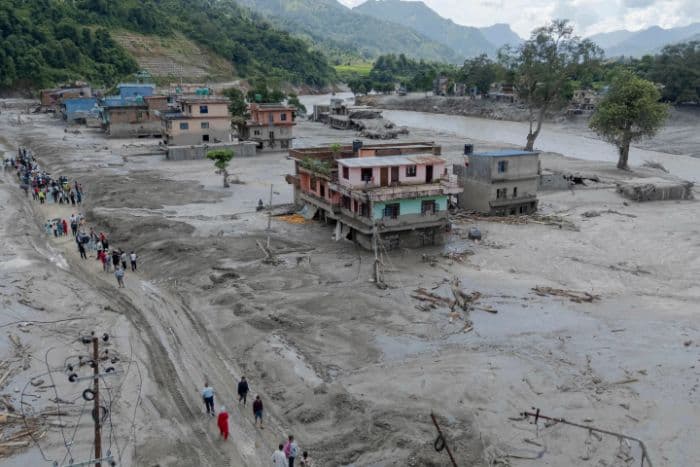 update_banjir_nepaltibet_489_tewas_558_hilang