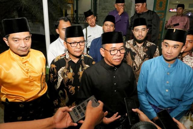 wakil_wali_kota_medan_dorong_rutinitas_yasin_dan_ratib_alhaddad_di_masjid_pemko