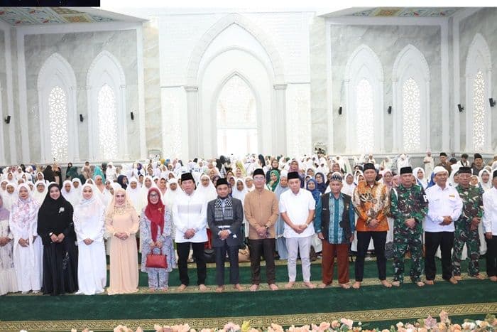 bupati_tapsel_gus_irawan_pasaribu_gelar_safari_maulid_tanggapi_keluhan_jalan_rusak_dan_dorong_program_makan_bergizi_gratis