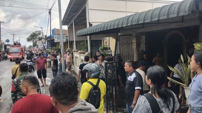 nyaris_ludes_terbakar_satu_rumah_di_siantar_diselamatkan_petugas_damkar