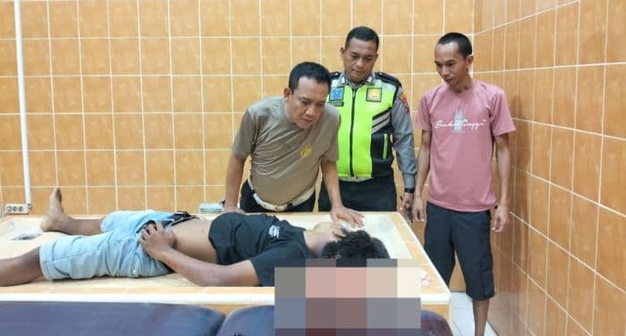 tabrak_lubang_jalan_pelajar_16_tahun_tewas_dilindas_truk_di_pagar_merbau_