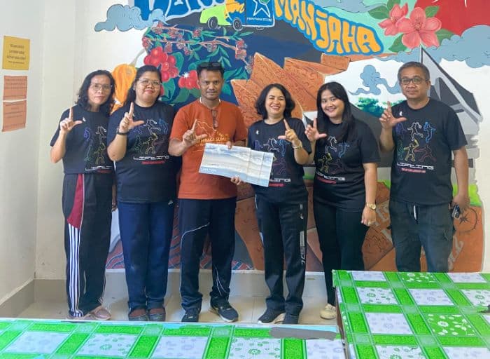 30_tahun_abadikan_danau_toba_fotografer_singapura_serahkan_koleksi_ke_perpustakaan_daerah