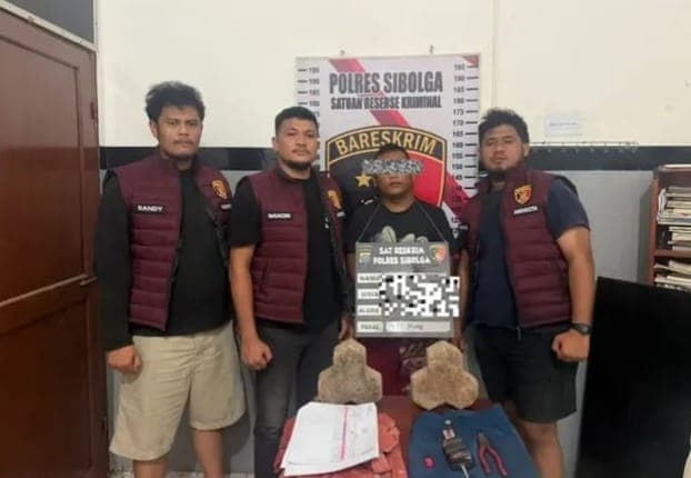 asn_di_sibolga_ditangkap_terkait_pencurian_kabel_anti_petir