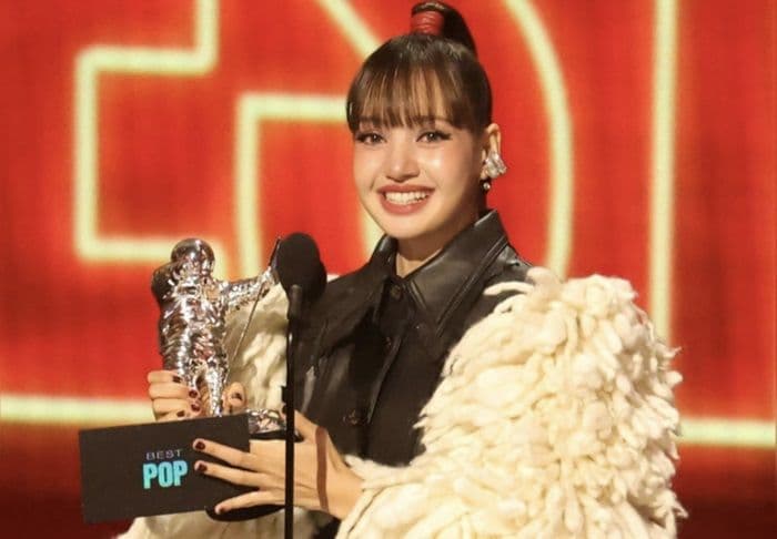 kalahkan_taylor_swift_lisa_blackpink_raih_best_pop_di_mtv_vmas_2026_lewat_lagu_dream_