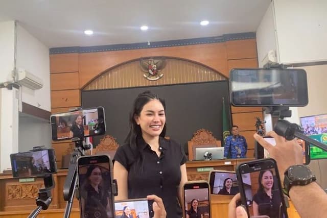 nikita_mirzani_divonis_4_tahun_penjara_dan_denda_rp1_miliar_karena_peras_dokter_reza_gladys