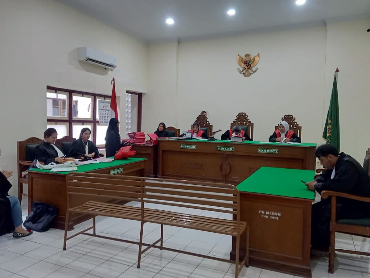 arisan_online_duos_berujung_rugi_rp571_juta_efrina_lubus_divonis_2_tahun_penjara