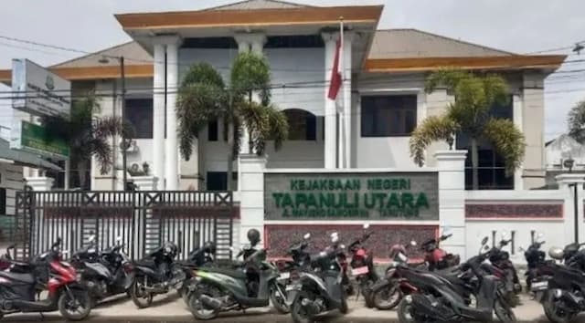 kejari_taput_periksa_11_orang_terkait_dugaan_korupsi_proyek_aksesibilitas_salib_kasih_rp35_miliar