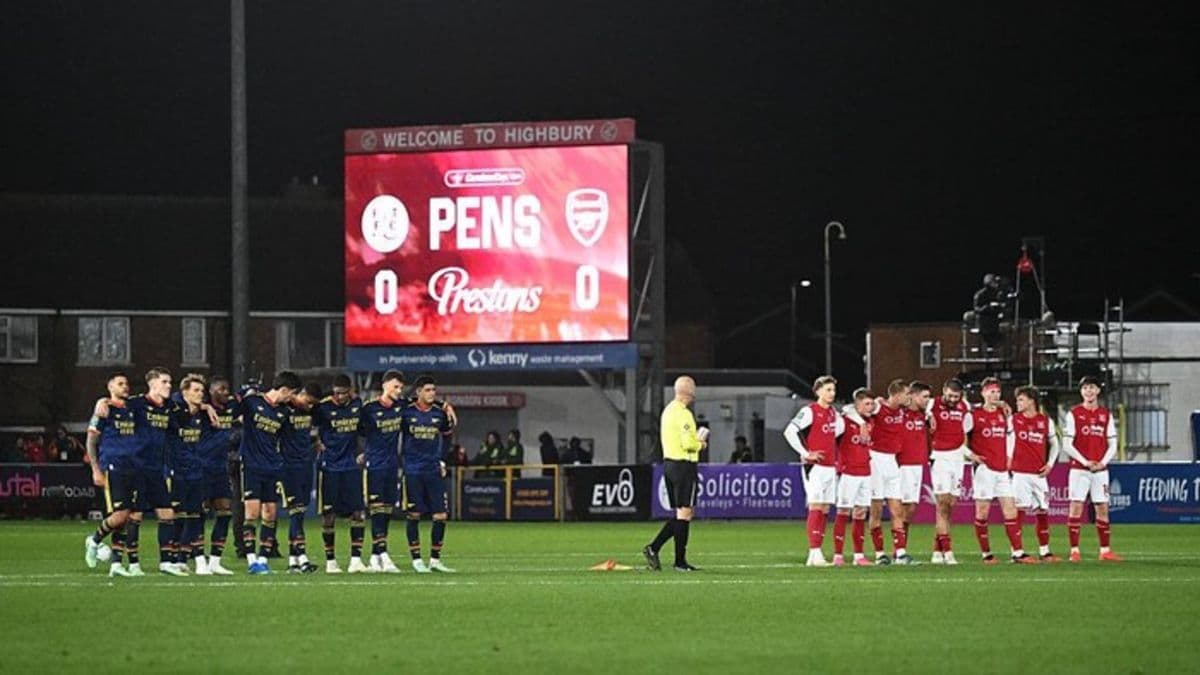 kejutan_carabao_cup_arsenal_tersingkir_dari_fleetwood_lewat_adu_penalti