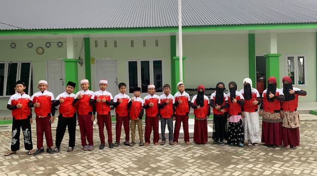 santri_yayasan_alfurqon_tanjungbalai_juara_i_lomba_sholawat_sumut_siap_berlaga_di_jakarta