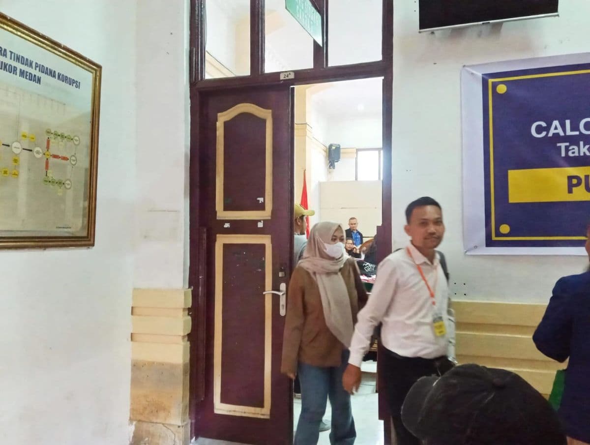 sidang_dugaan_zina_dua_dokter_suami_terdakwa_dihadirkan_sebagai_saksi