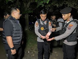 usai_digerebek_kadus_polisi_pantau_barak_narkoba_di_desa_amplas