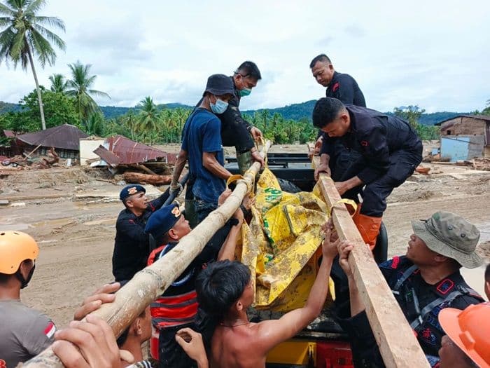 7_pejabat_utama_polda_sumut_turun_tangan_tangani_banjir_dan_longsor_ini_daftarnya