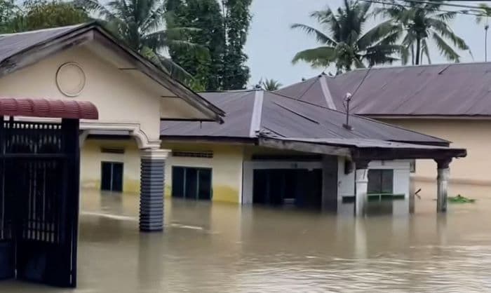 banjir_meluas_di_14_kecamatan_ribuan_warga_langkat_mengungsi_