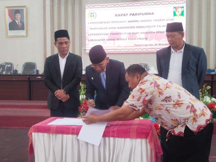 dprd_simalungun_setujui_rapbd_2026_senilai_rp242_triliun