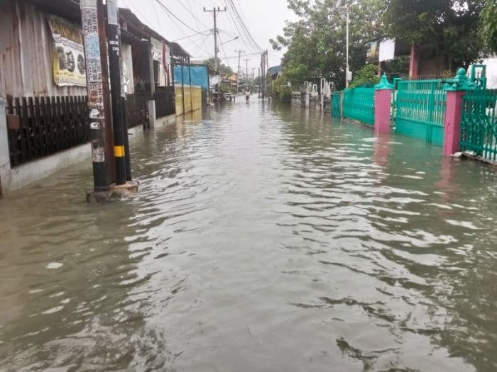 ratusan_rumah_di_medan_amplas_masih_terendam_banjir_hingga_saat_ini