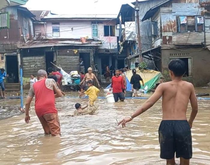 satu_rumah_hanyut_akibat_banjir_besar_di_medan_maimun