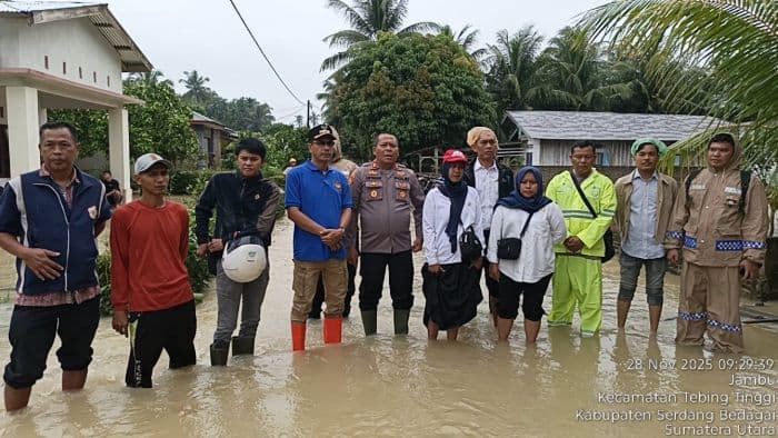 sungai_sibarau_meluap_akibat_tanggul_jebol_83_rumah_di_kampung_kambing_sergei_terendam_banjir