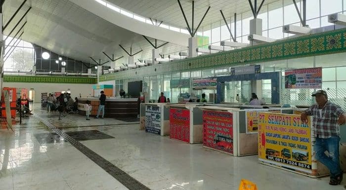 terminal_amplas_lumpuh_total_akibat_banjir_sungai_deli_jalur_medanaceh_terputus