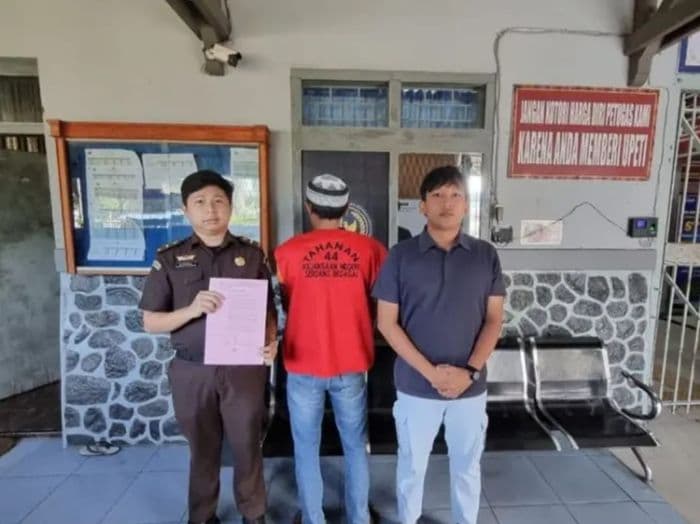 tersangka_tunggal_kasus_dugaan_korupsi_mantan_kades_pasar_baru_sergai_disorot
