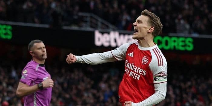 arsenal_rayakan_tahun_baru_di_puncak_klasemen_liga_inggris_usai_kalahkan_brighton_21