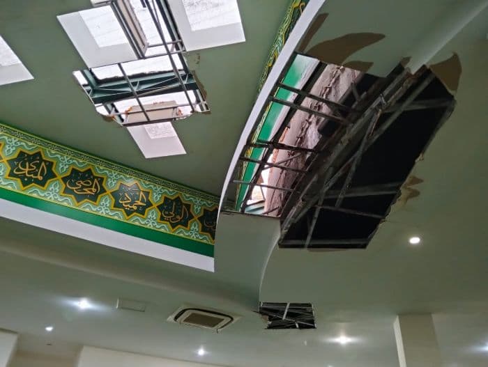 asbes_masjid_agung_sultan_thaf_sinar_basarsyah_lubuk_pakam_ambrol